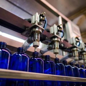 Piston liquid filling machine